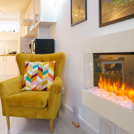 Pass The Keys Modern 2 Bed Flat Overlooking Aberaeron Harbour Exteriör bild