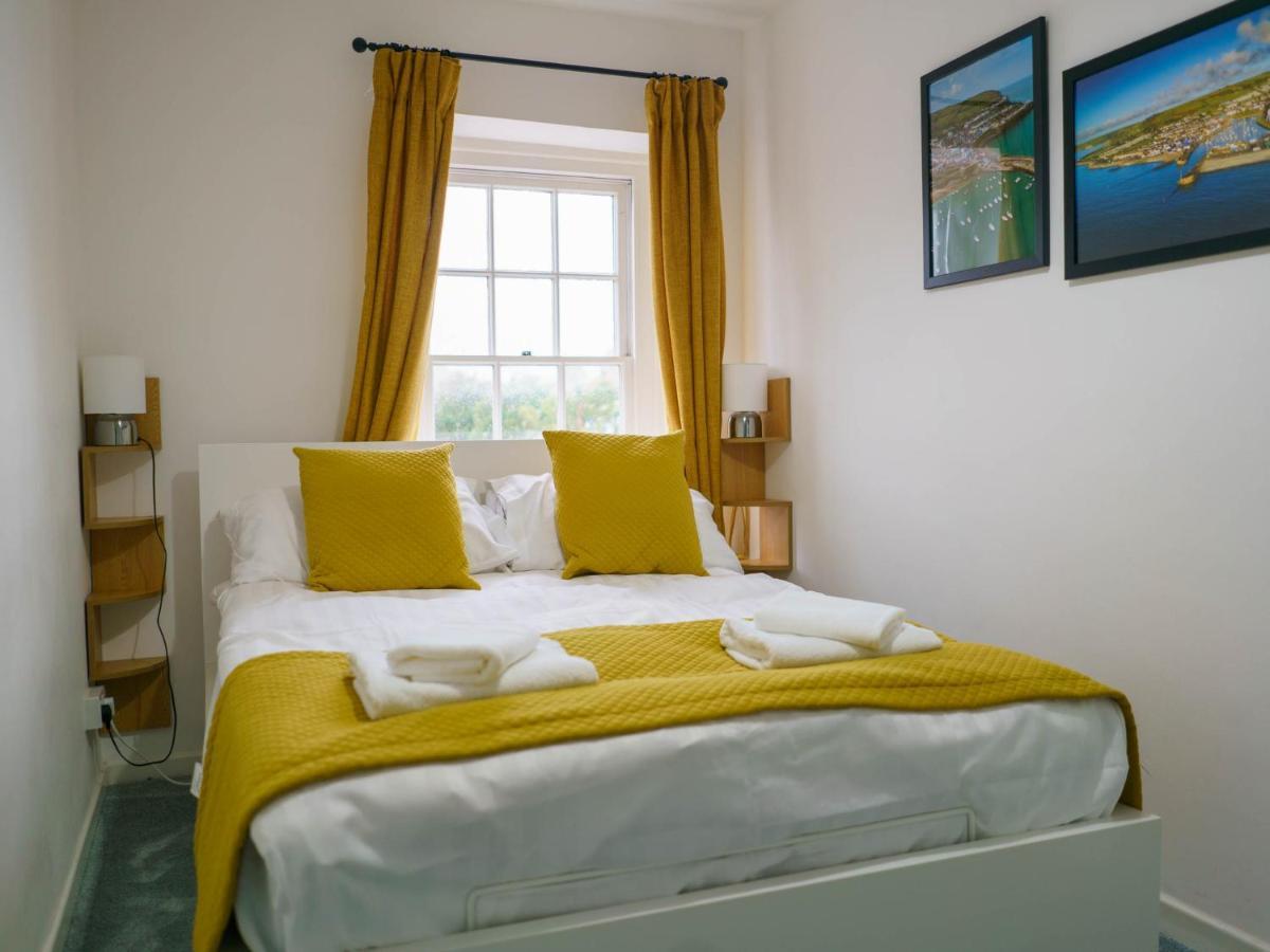 Pass The Keys Modern 2 Bed Flat Overlooking Aberaeron Harbour Exteriör bild