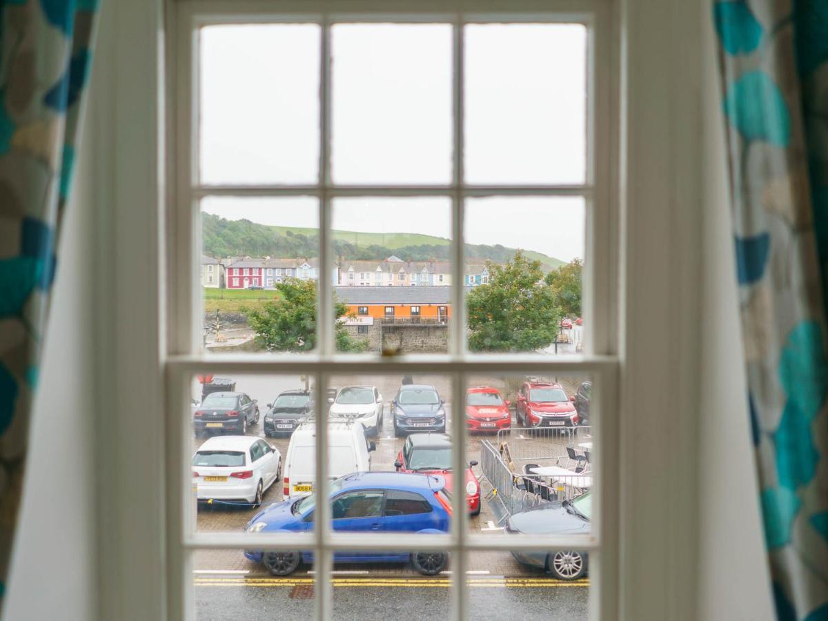 Pass The Keys Modern 2 Bed Flat Overlooking Aberaeron Harbour Exteriör bild